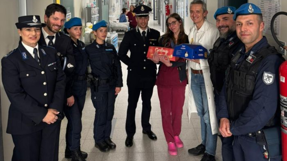 La polizia penitenziaria visita il reparto di pediatria di Vercelli